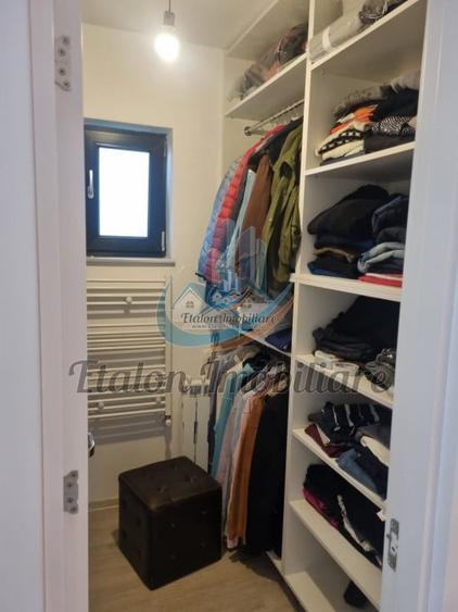 Casă individuală cu 5 camere cu Teren 350 Mp în Periferie