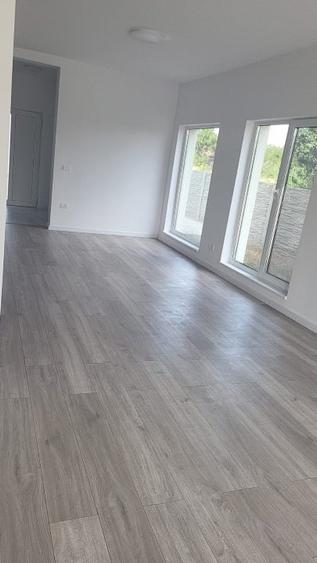Duplex cu 4 camere cu Canalizare în Moșnița Veche