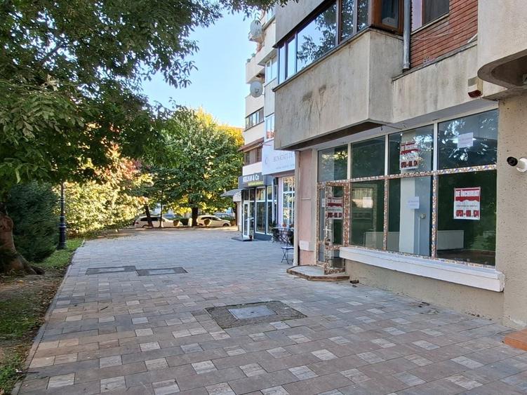 Spațiu comercial, de 60 mp, în Coman