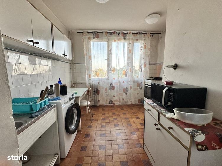 Apartament cu 4 camere decomandat în Rahova