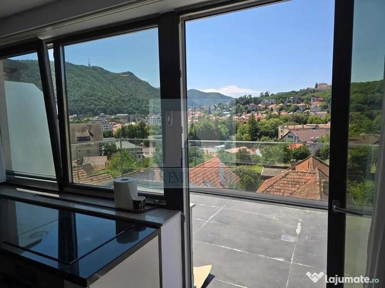 Apartament cu 2 camere decomandat în Centrul Istoric