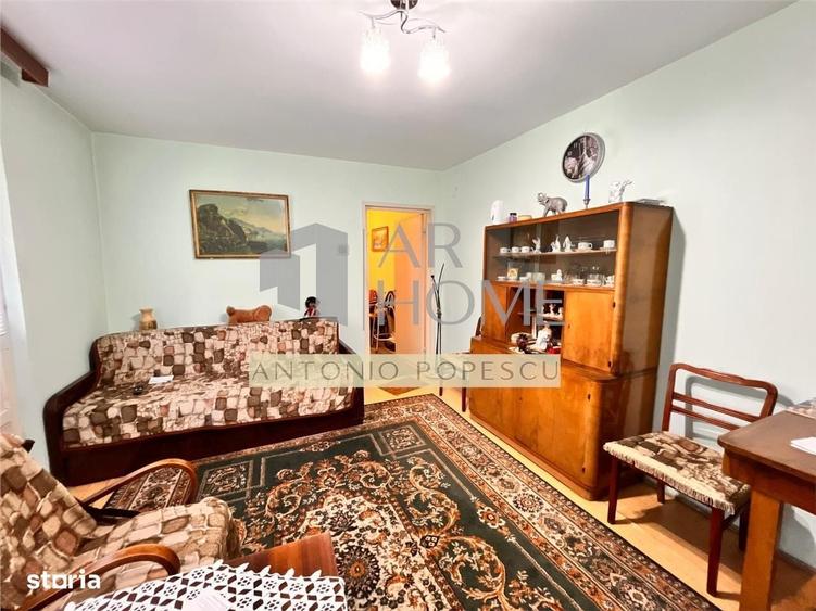 Apartament cu 3 camere semidecomandat în Lipănești