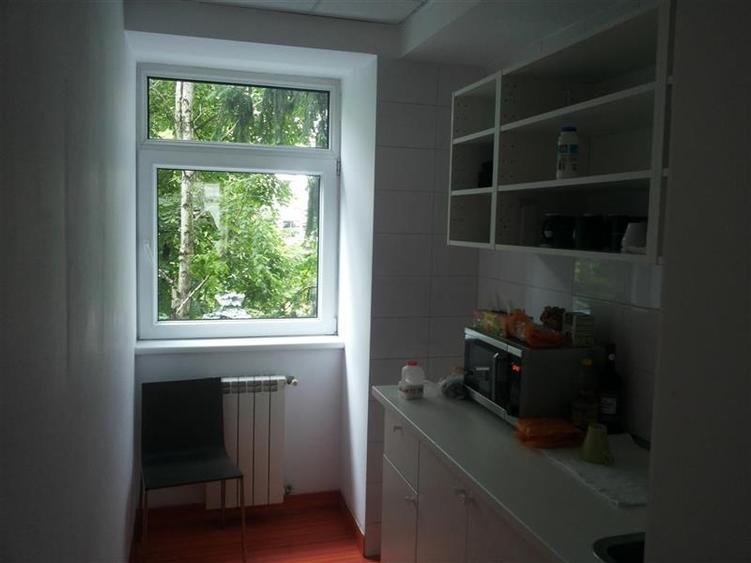 Vanzare spatii birouri - 230 mpc - pret/etaj, parcare inclusa - 9