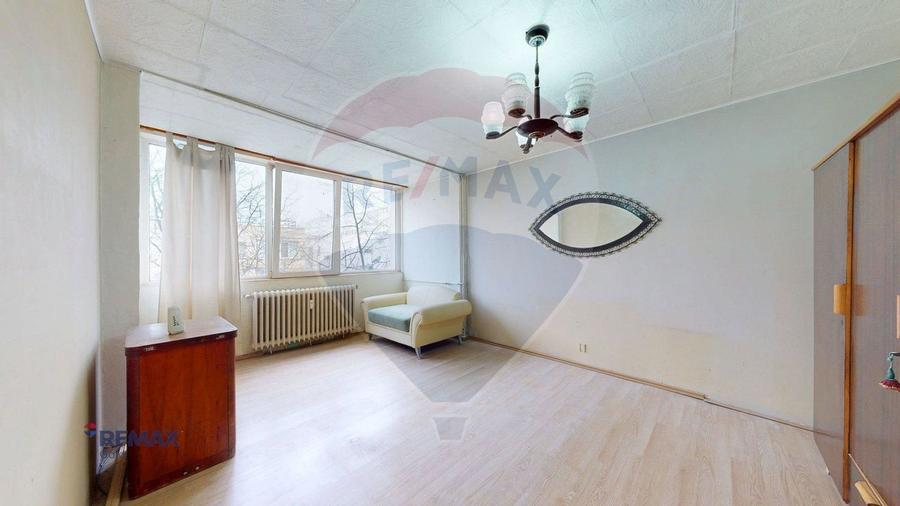 Apartament cu 4 camere de vânzare în zona Ozana - 2