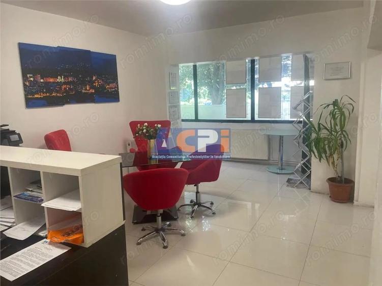 Spa #539;iu comercial zona centrala Bac #259;u - 9