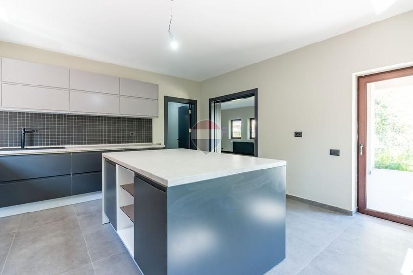 Casă individuală cu 4 camere cu Teren 563 Mp în Corbeanca