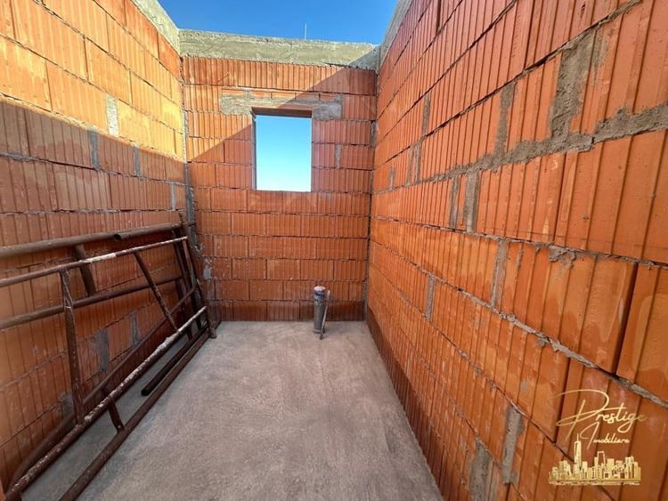 Casa la rosu si teren de 560 mp de vanzare in Tarian - Bihor - 11