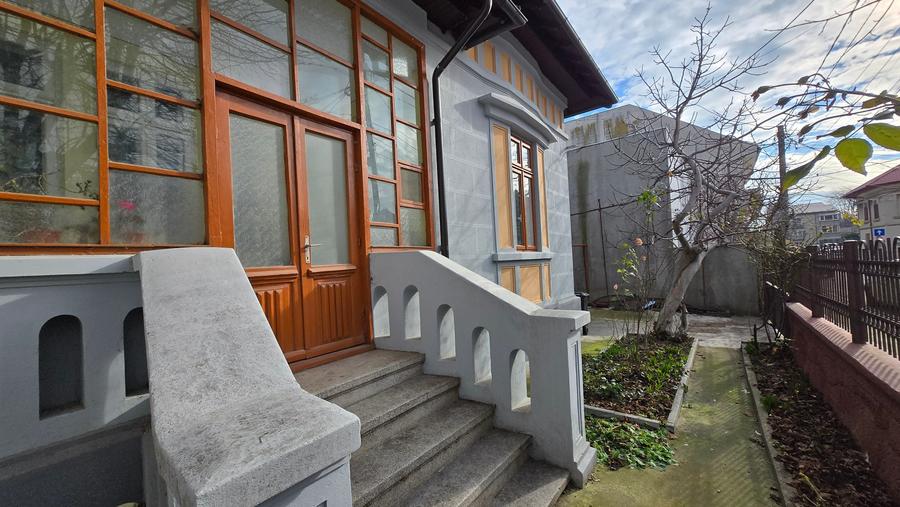 Vila deosebita - zona Tomis II , D + Parter +mansarda (foisor)+ teren 274 mp - 1