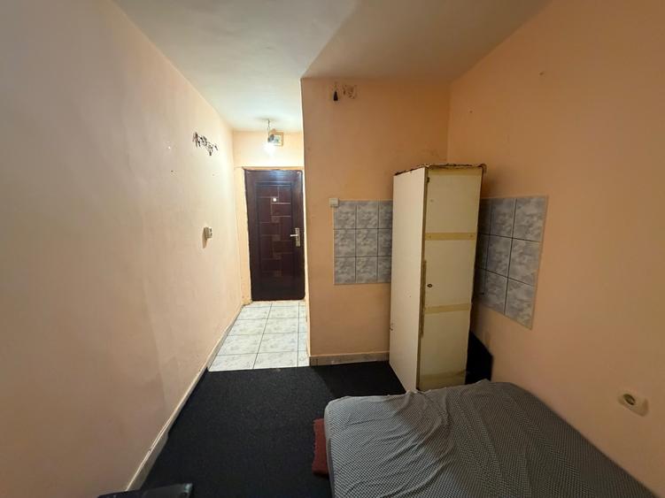 Garsoniera cu baie,zona Vest - 5