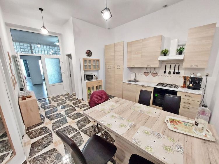 Apartament 3 camere, boxa, pod, parcare, Centru,  zona B-dul Eroilor - 17