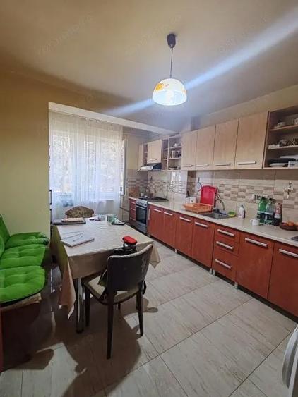 Apartament spa?ios cu 3 camere, zona lini?tita, acces rapid spre centru - RFN - 1