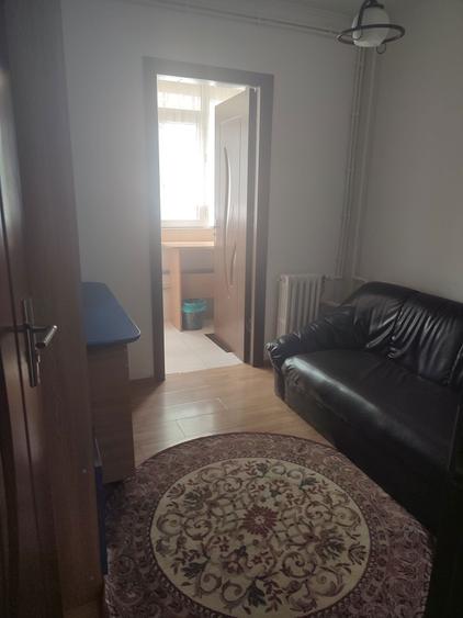 Propietar,inchiriez apartament cu o camera,decomandat in Nicolina 1 - 4