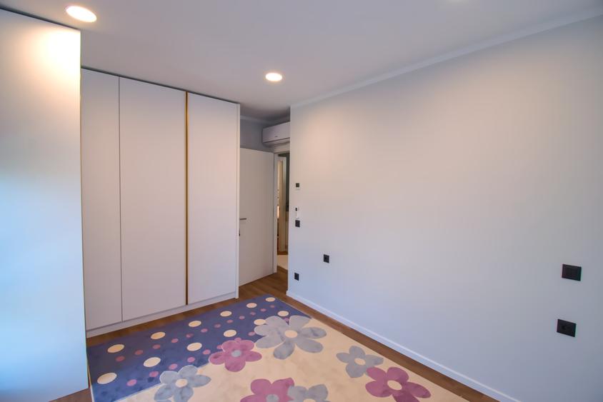 LOCUINTA PRIMITOARE, COMPLET MOBILATA SI UTILATA - 35