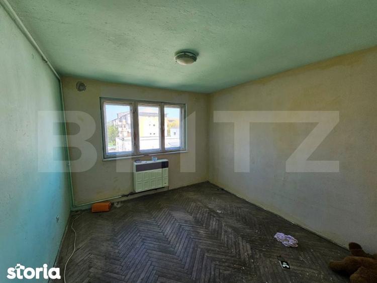 Apartament 2 camere, 52 mp, decomandat, etaj 2 necesita renovare, - 2