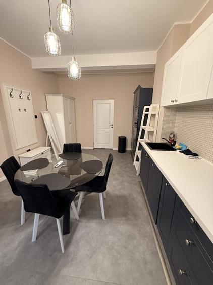 Apartament cu jacuzzi, 60 mp cu jacuzzi si terasa 16 MP, central - 8