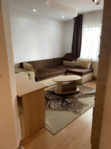 Inchiriez garsoniera - 2