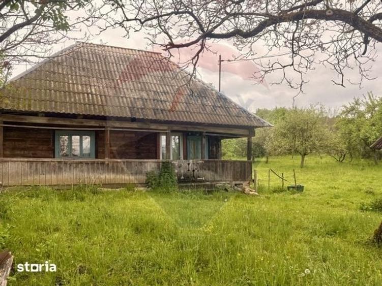 Casă cu 2 camere cu Teren 7295 Mp în Desești