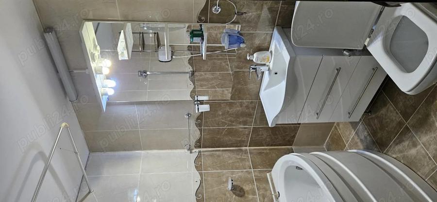 Ap 4 cam modificat in 3, Bl Basarabia, Stadionul Grand Arena, etaj 7 8 bloc 1982 - 6