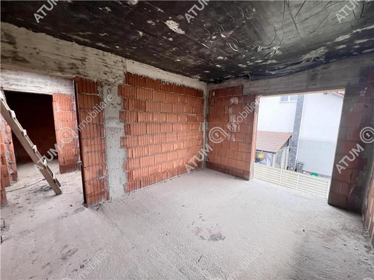 Casa cu 4 camere 2 bai si teren de 230 mp Selimbar - 14