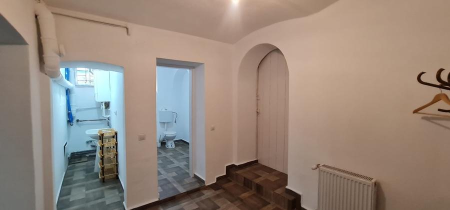 Vand apartament la casa ,cu 2camere,situat central in Sibiu,pe str.Independentei - 6
