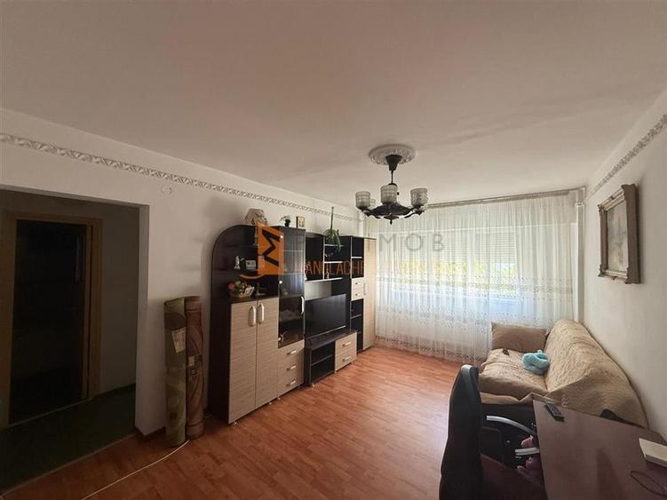 Apartament 3 camere cf 1 semidecomandat zona Micro 3 - 1