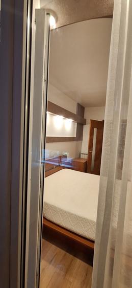 Apartament cu 3 camere semidecomandat în Pajura
