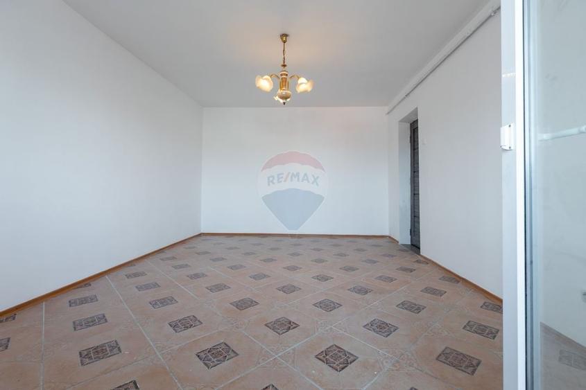 Apartament cu 3 camere de vânzare - 2