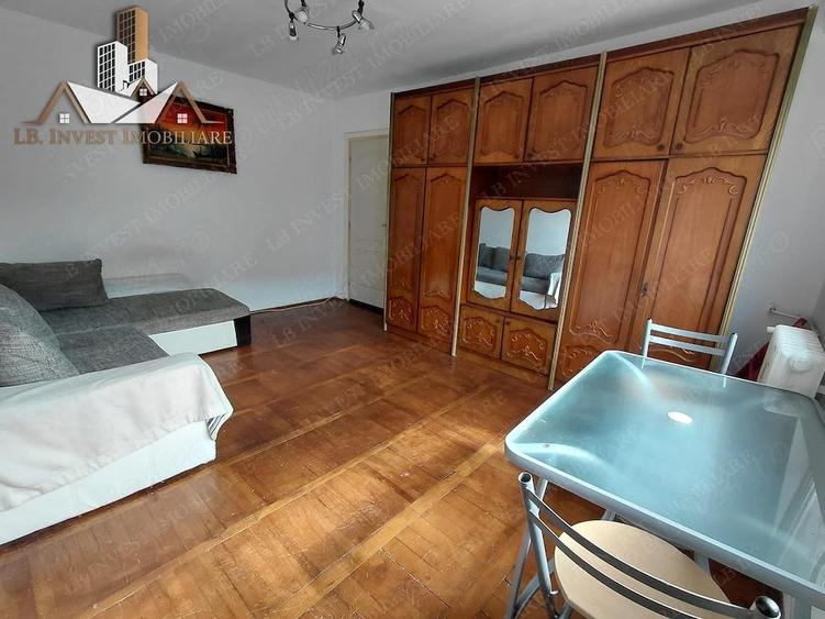 Apartament cu 2 camere semidecomandat 300 - 1