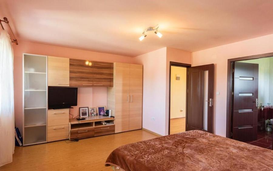 Casa deosebita in zona centrala Sanpetru teren generos! - 3