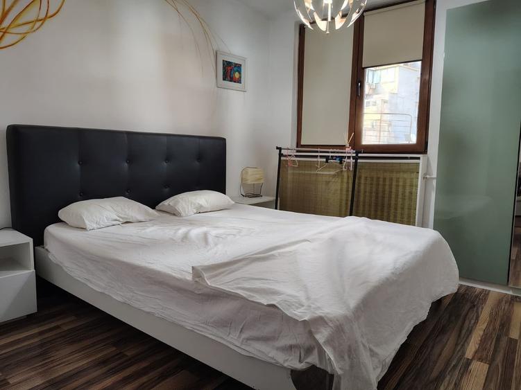 Apartament cu 3 camere decomandat, mobilat în P-ța Universității