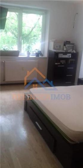 Apartament de vanzare cu 3 camere, zona Fizicienilor - 2