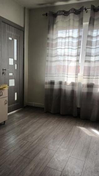 Vand apartament cu doua camere decomandat cu centrala proprie in Turnu Severin, zona Crihala - 3