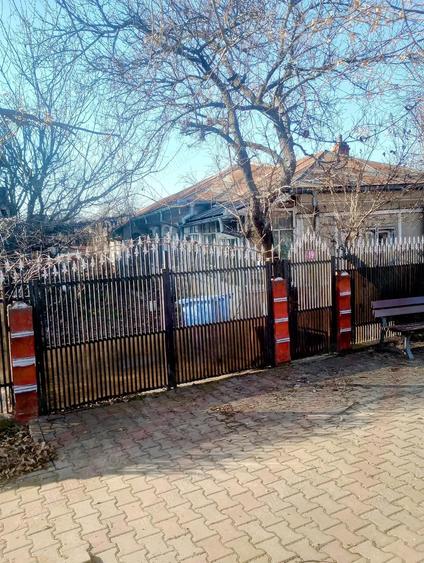 Vand, schimb casa la curte - 5