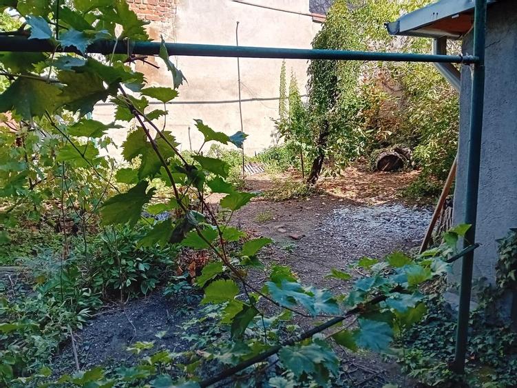 Casă individuală cu 4 camere cu Canalizare în 1 Mai