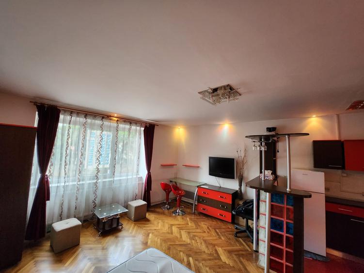 Garsoniera situata "la casa", zona 15 Noiembrie, etaj 1, mobilata si utilata! - 1