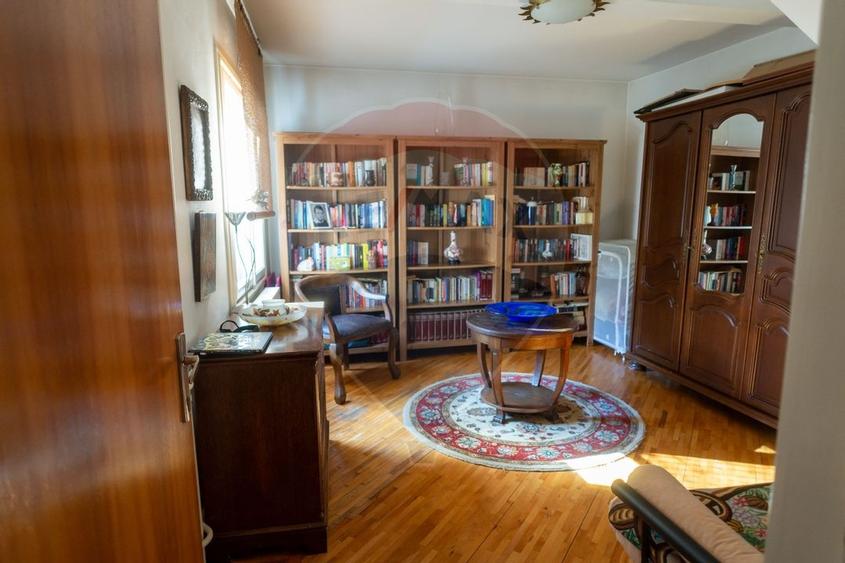 Casă / Vilă, 10 cam., potrivit azil batrani sau clinica - 15