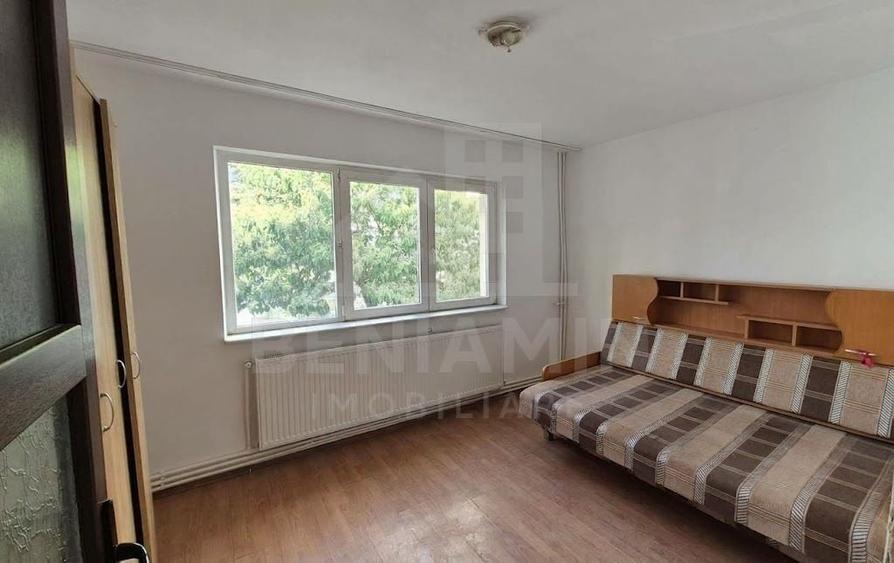 Apartament cu 2 camere semidecomandat în Craiovița Nouă