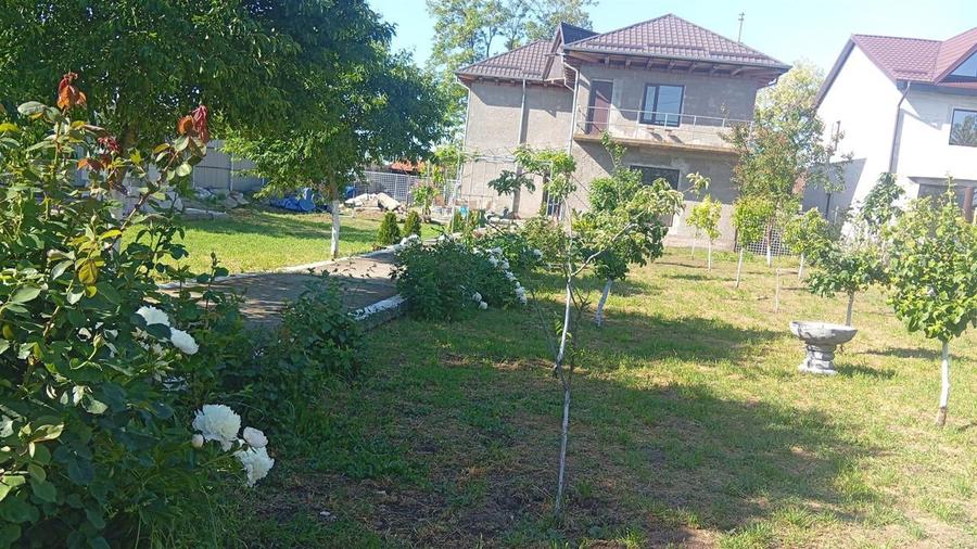 Casă cu 4 camere cu Canalizare în Albina