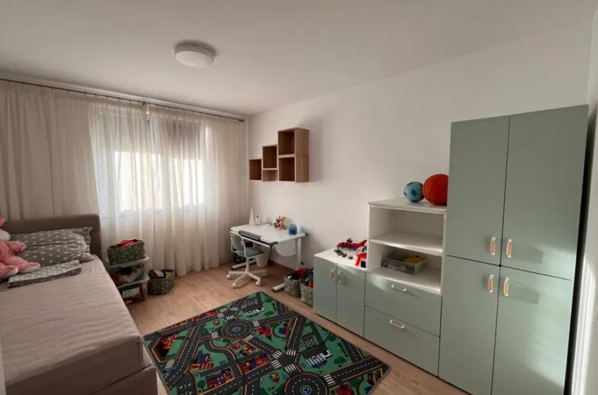 Apartament 3 camere, decomandat - zona Tractorul - 3