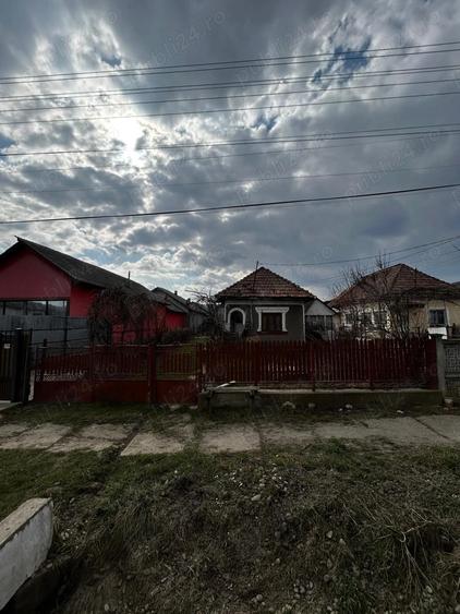 Vand casa cu dependinte - 1