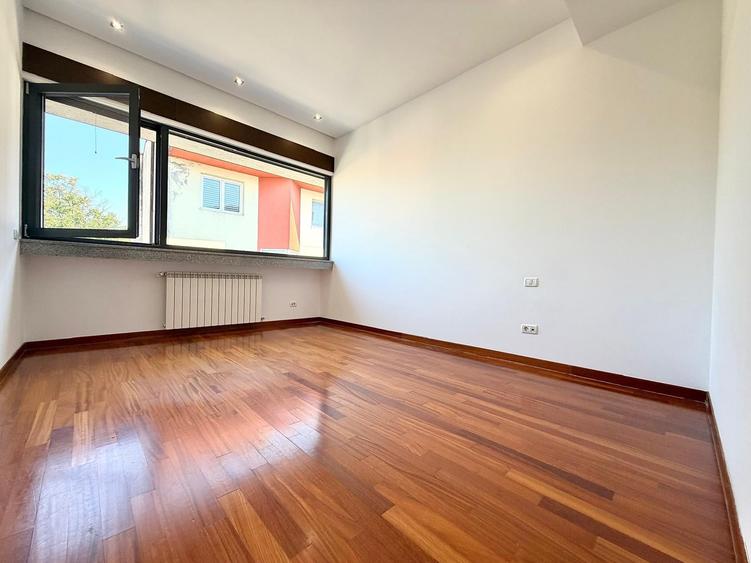 Apartament cu 4 camere decomandat în Dorobanți
