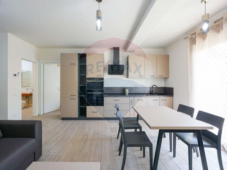 Apartament cu 3 camere decomandat, mobilat în Ultracentral