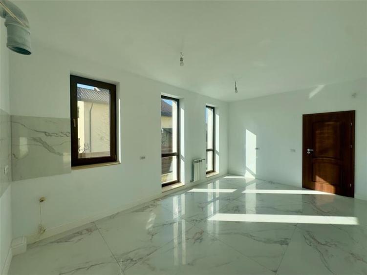 Vilă elegantă individuală în Valea Lupului  5 camere - 34