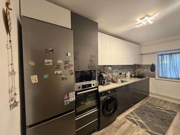 Vand apartament 4 camere decomandat Lux - 4