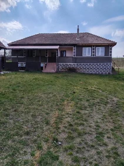 Se vinde casa cu anexe in Valea Calda - 1