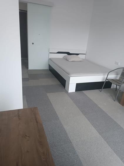 Apartament cu 2 camere semidecomandat, mobilat în Florești
