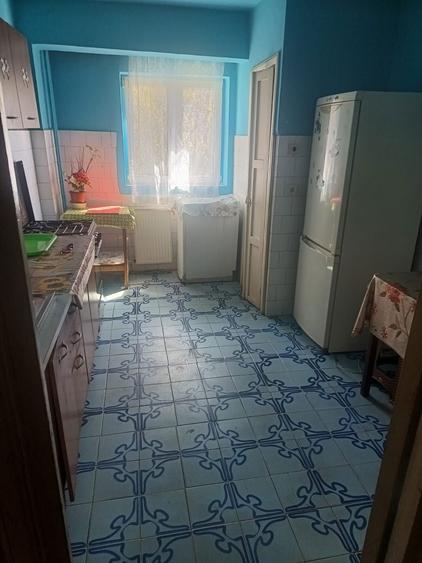Dau in chirie apartament cu 2 camere, Calea Aradului, etaj. 1 - 5