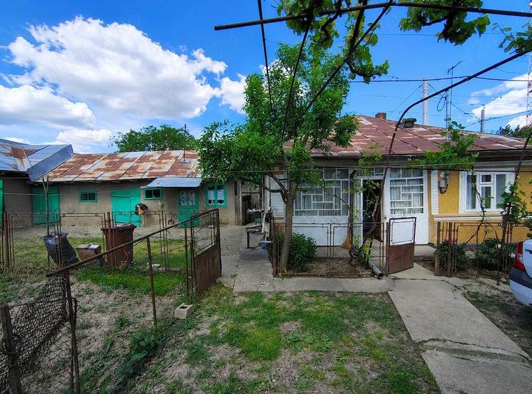 Casa + anexe gospodaresti cu teren de 1000 mp - 3
