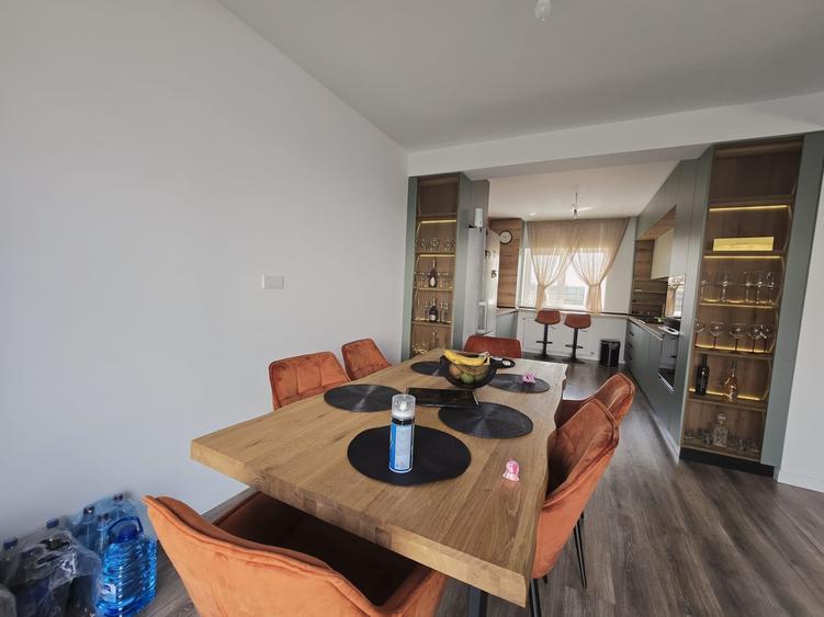 Duplex cu perete dublu- 4 camere - 2 bai - apa curenta - canalizare - pod - 4