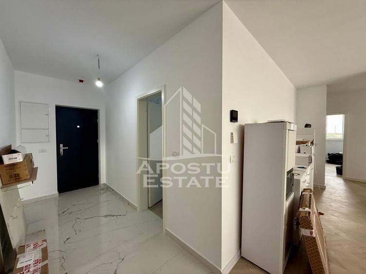 Apartament cu 3 camere semidecomandat, mobilat în Aradului